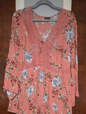 NWOT SIZE 2 Torrid Coral Floral Lace-Trim Boho Crochet Peasant Tunic